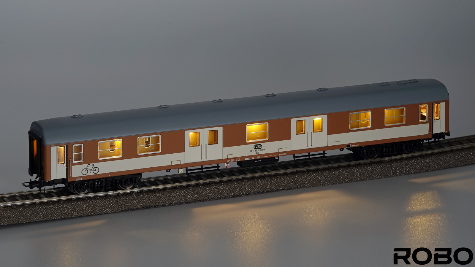 YU　② JUNAK 901 ZESPÓŁ PRZEŁĄCZNIKÓW LEWY (kostka 8 pinów + 2