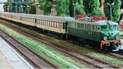 200901 - EX WARTA - zestaw 7 wagonów, zestaw z ośw. wnętrza - NOWA PŁYTKA OŚWIETLENIOWA ROBO 2.0
